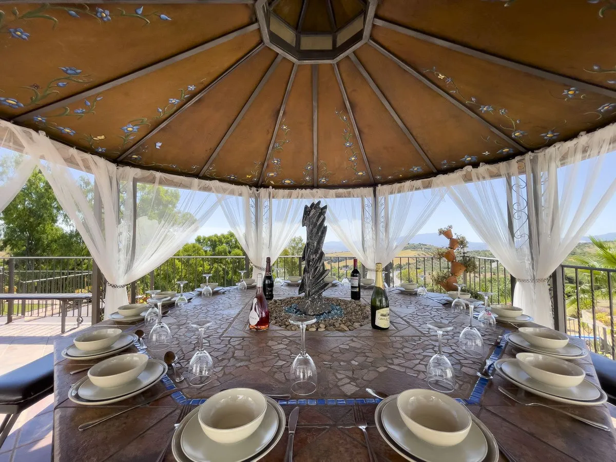 fb943c6b-cc4f-4faf-9d0b-3fc1360ee8ed