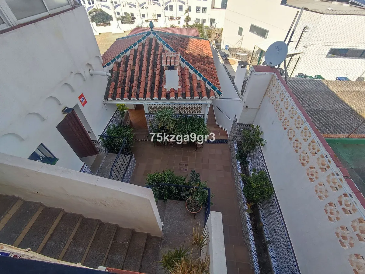 b5e99351-54fd-4f1e-b061-23e720df7d03