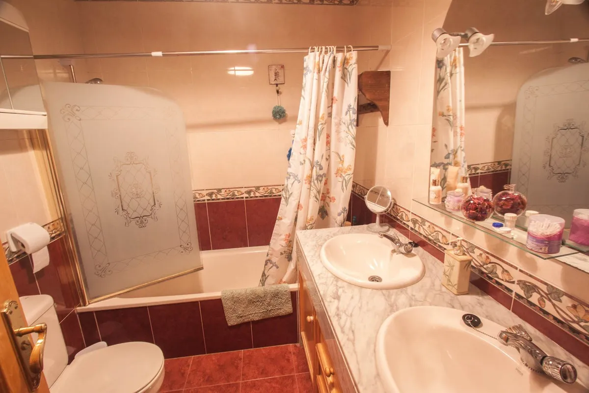 3f25c263-06f7-40c3-ae13-57f2c2bb539f