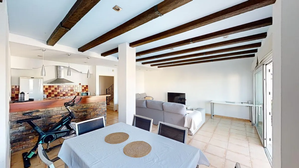 42fac76b-52c1-4428-990f-f59dae4c693f