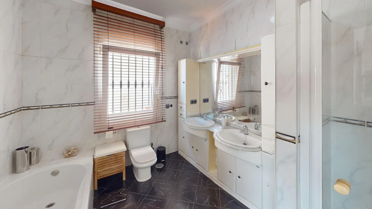 9915abc2-d4f2-4325-b8f7-d477d0a4f318