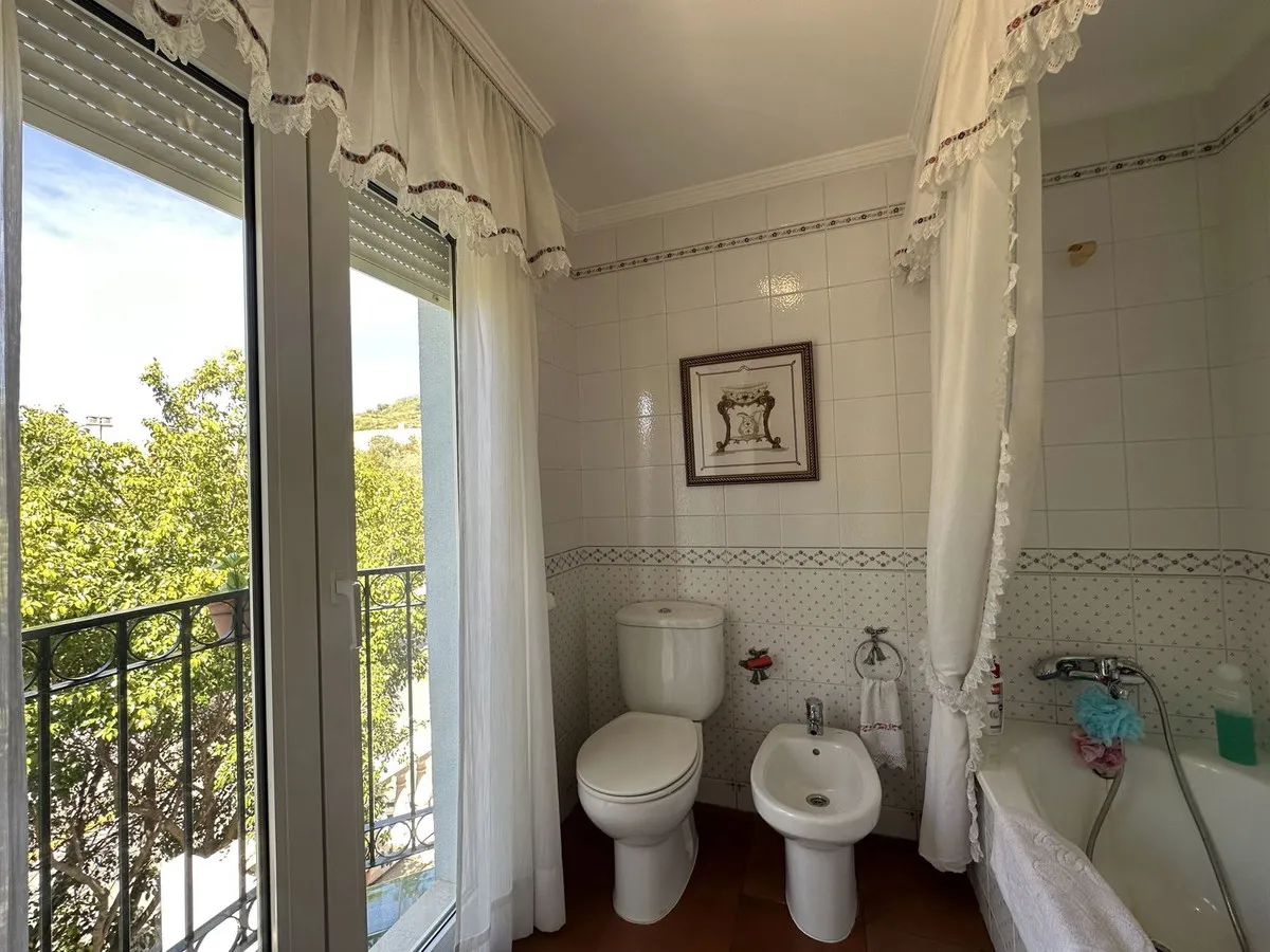 a64119c4-438b-49ef-8582-1a858a600eb5