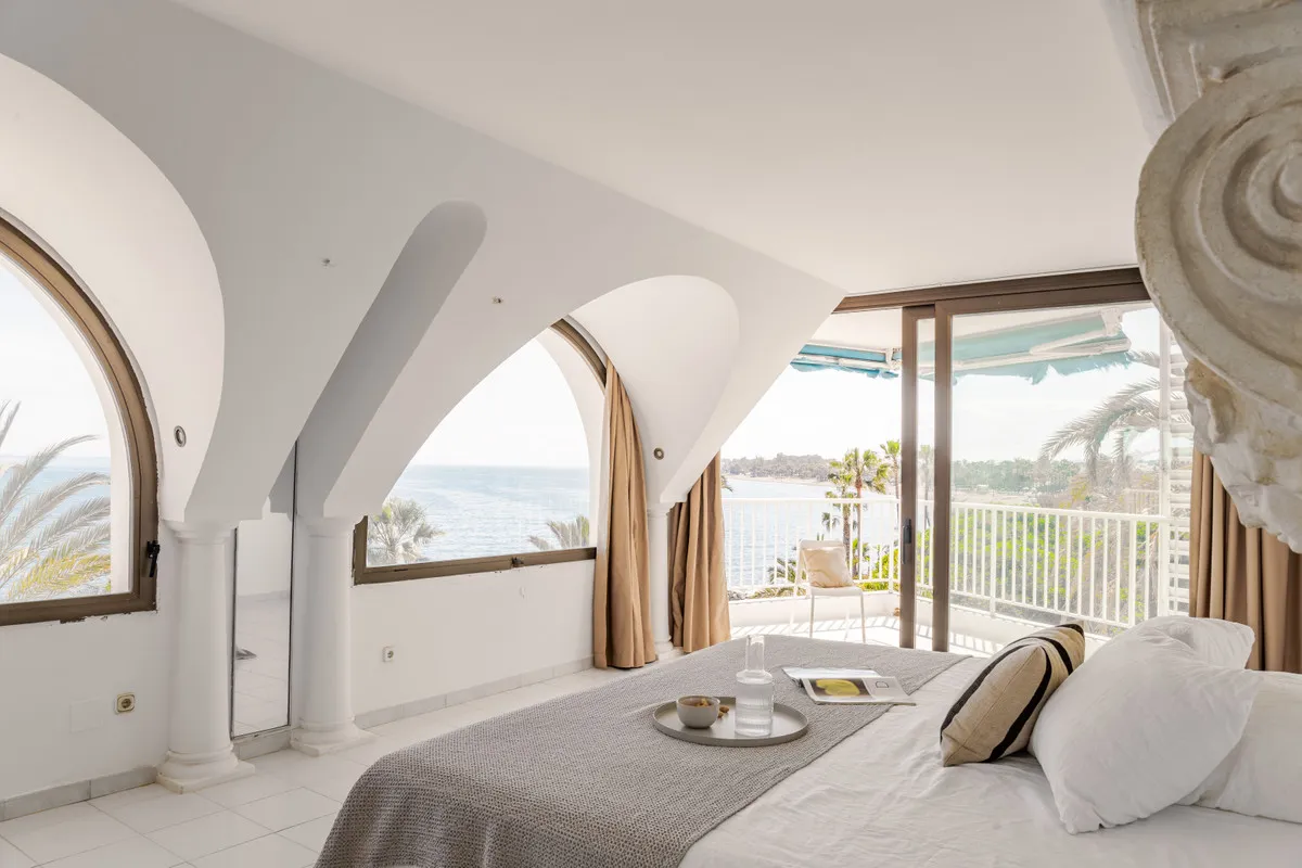 a1b5c5e4-19b1-4dc6-8f4c-8341e3e5f5de