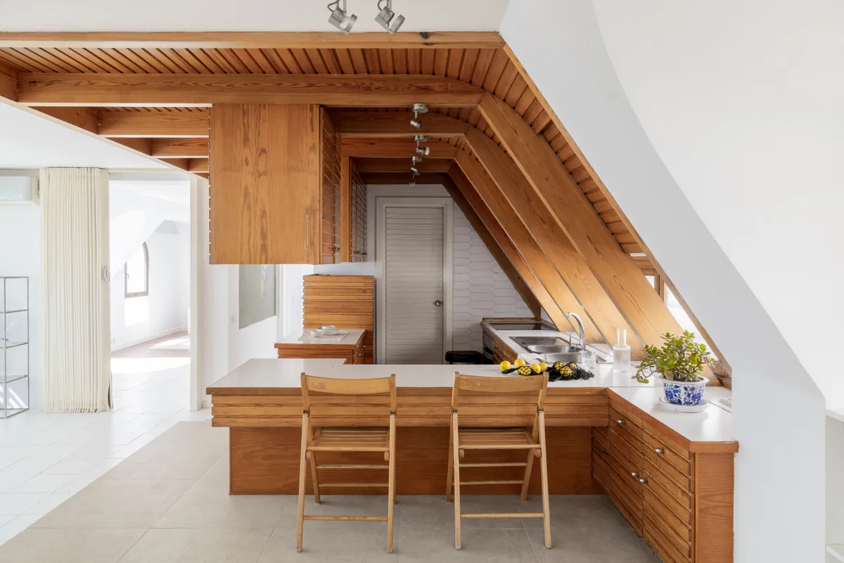 f7ba979b-82a1-4baf-a040-f5d832396d07