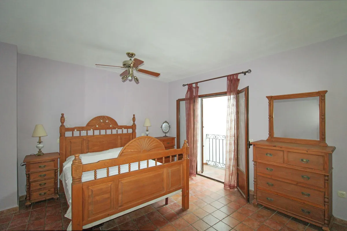 c9b32052-bfc1-4b32-8f00-48318be93895