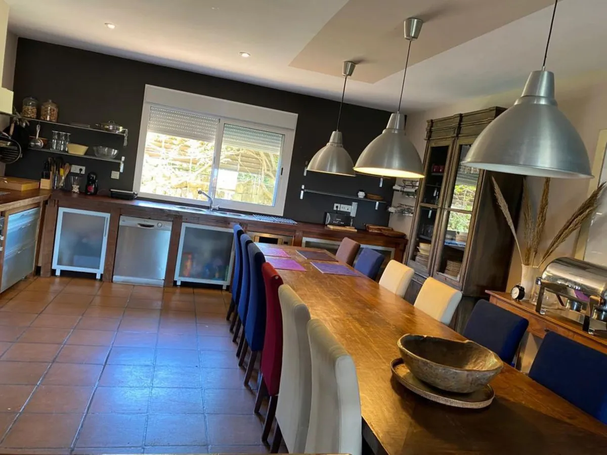 52bda500-933b-43e7-9eab-714c2c4e0570