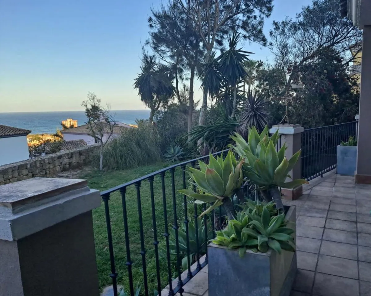 b08e471a-1293-40a9-83e6-3412524aa7c6