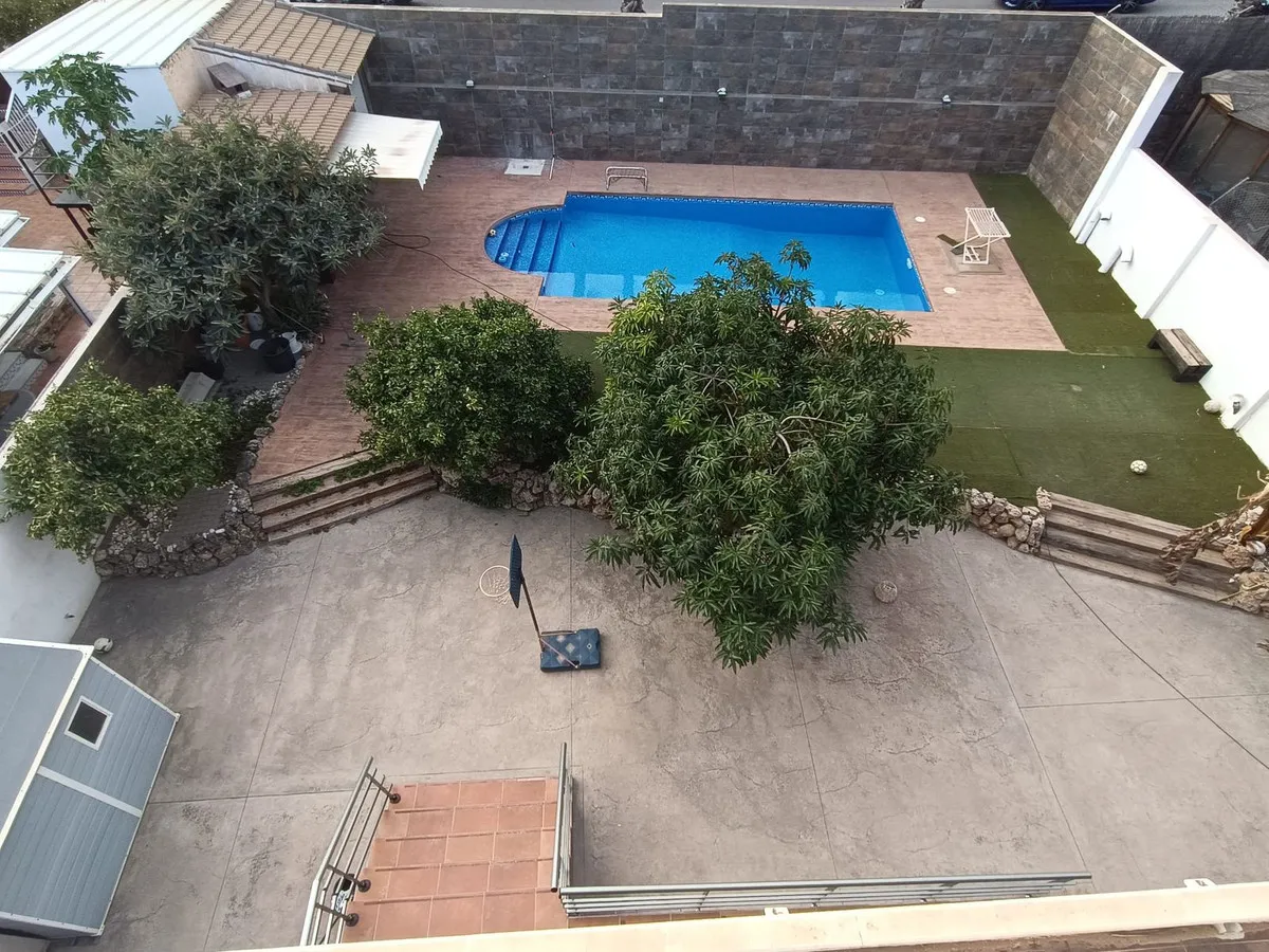 a9d5d8af-a4b9-4226-ae40-eb0b47c97ab7