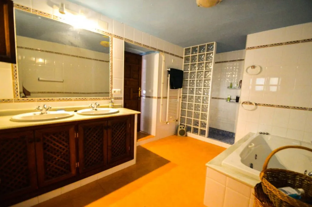 24e2b010-ed77-4357-9a37-89b434d1cb20