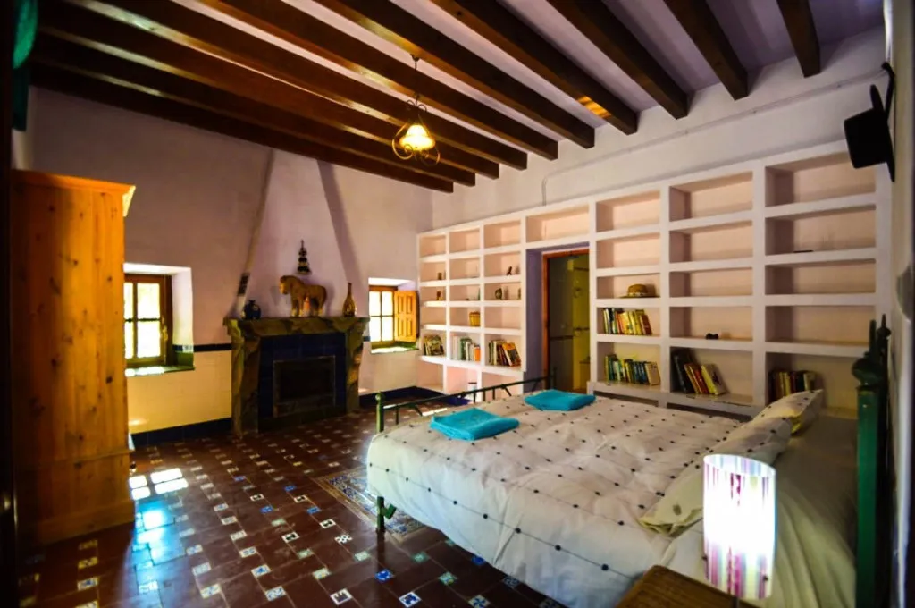 e5837651-253b-468f-ac52-945d8bf62878