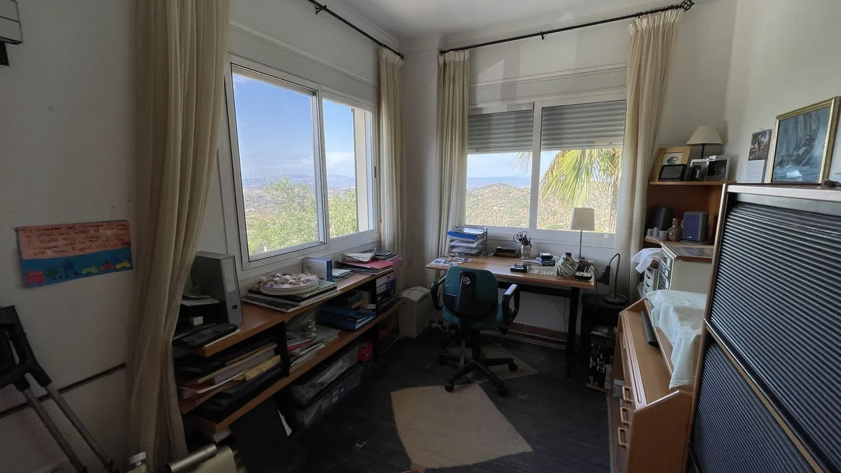 04c9a1ab-37f7-4505-8896-7e5b721ba53b