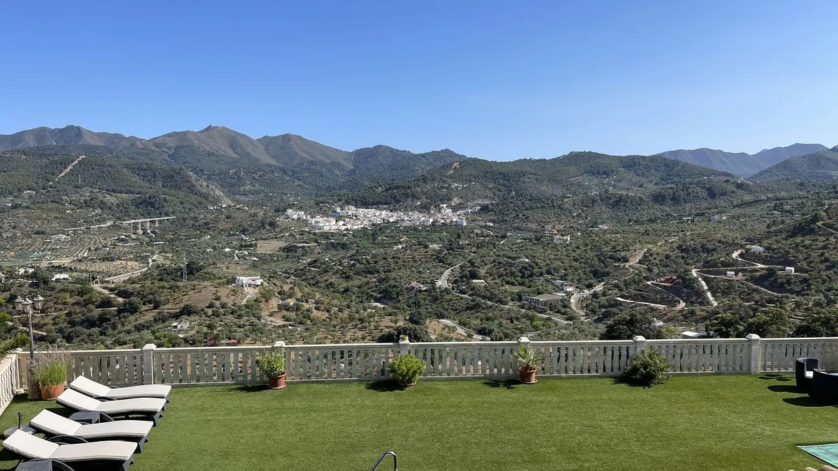 c684eff2-0f3f-4be5-890a-f296249d9f48