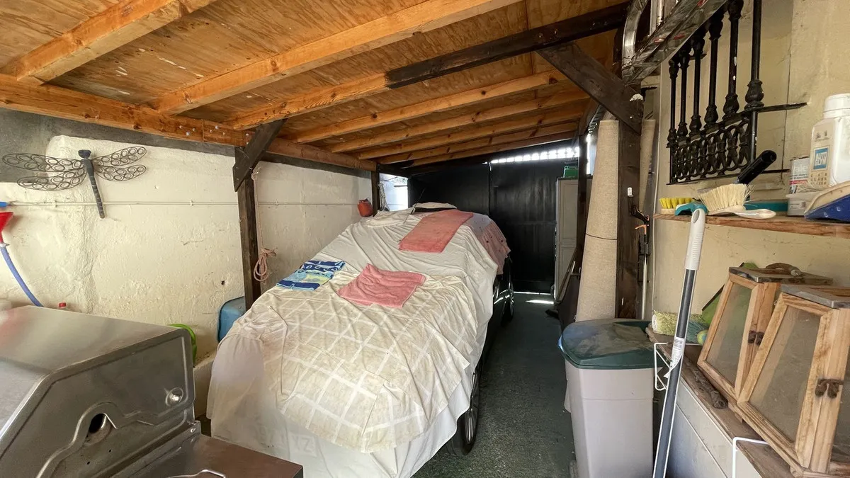 c7240422-5a97-4cc6-851d-3e1c02b8090a