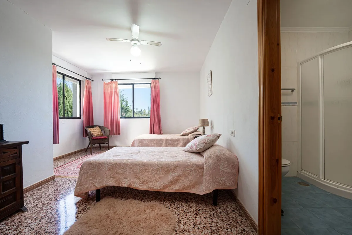 2effa7ca-b5e8-449f-a771-c72092d2916c