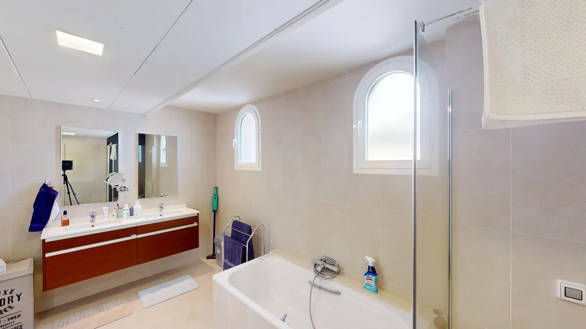 8023b9e7-fc81-40b1-81de-88993c7b93db