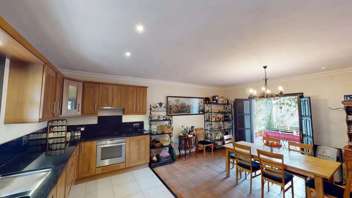 1f5414fe-0b99-492e-ba80-904f103d324b