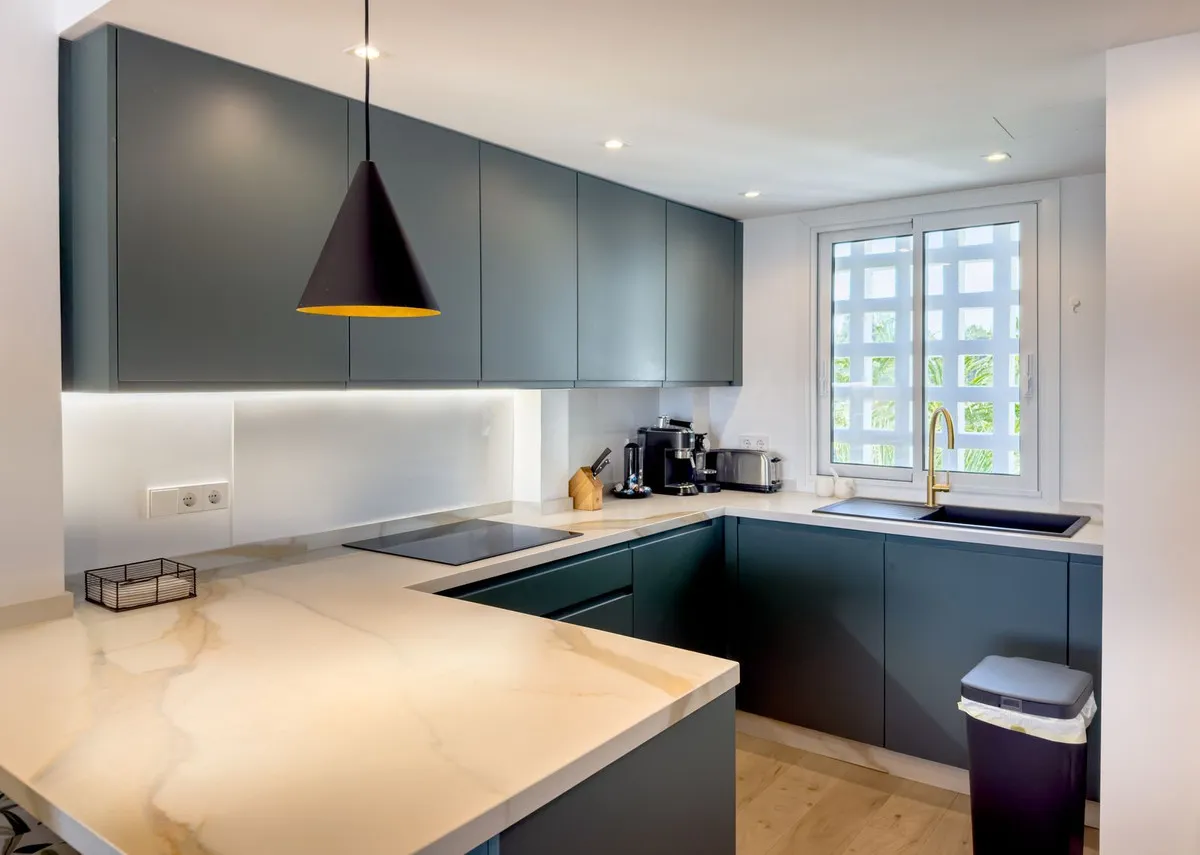 c921a9e9-db5d-4ec9-8b49-640deeae1eac