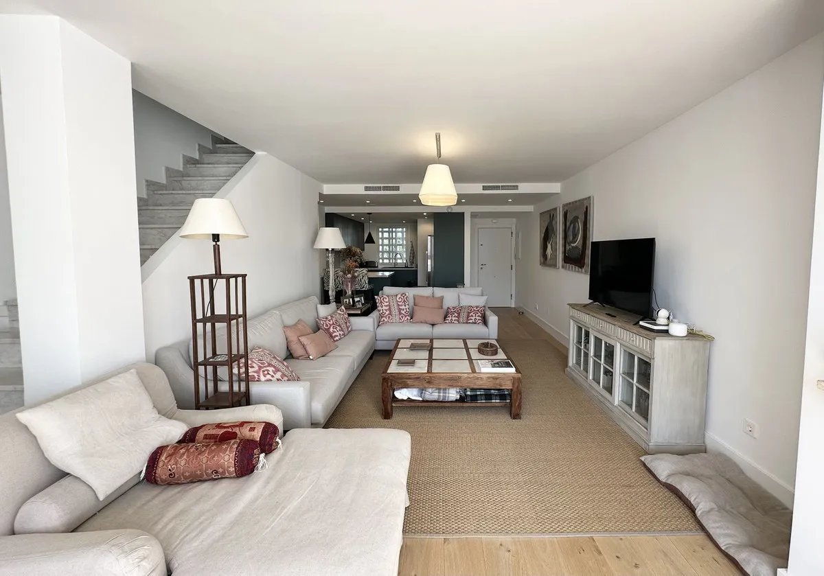 d10a3ecf-50bd-4acc-a742-88577a7c863e