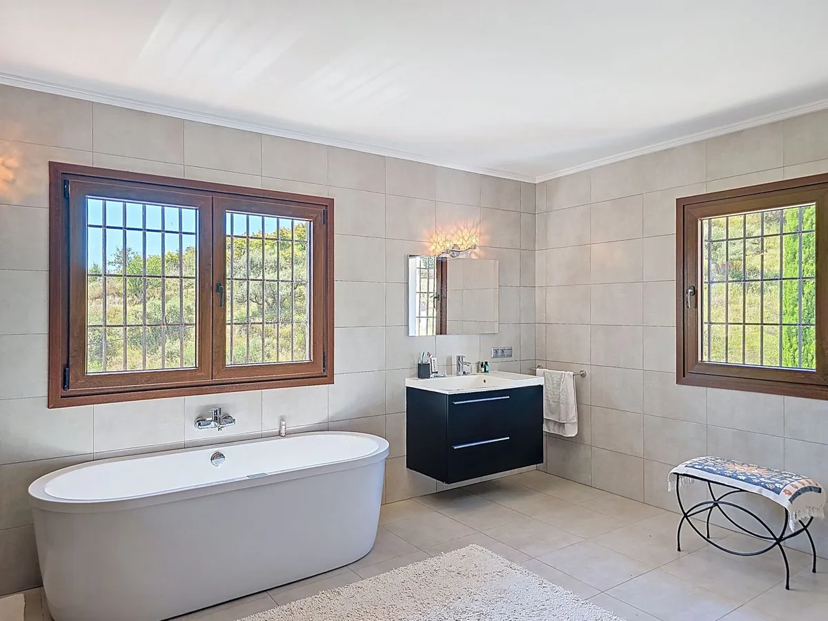 4696252c-e8a6-4636-b47b-352d85a58b55