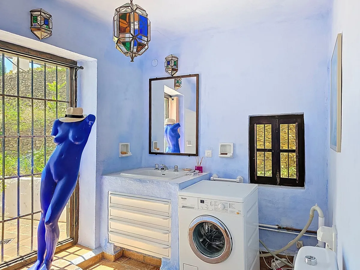 5ce29f38-25ae-4750-a574-42e53a470ebe