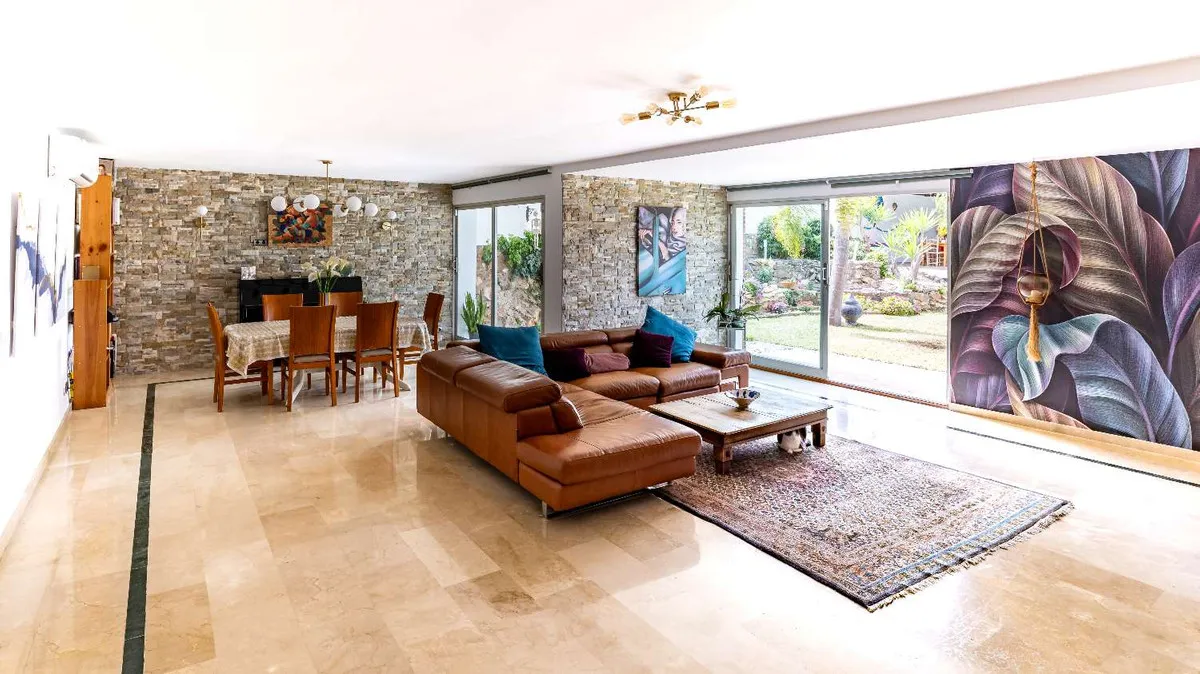 170b9346-8f1e-421b-b8b3-18a506c0bb42