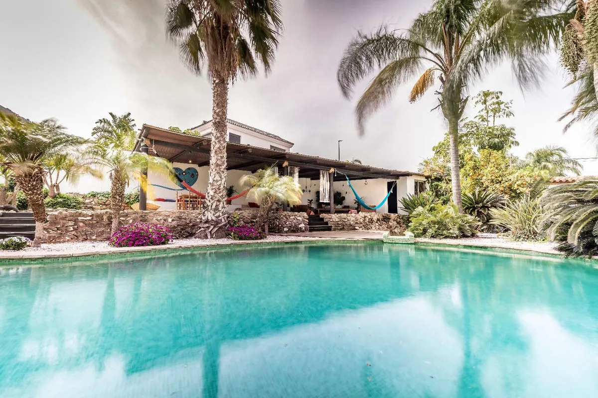 71f2933b-74f3-4b17-990f-2603fcde2202