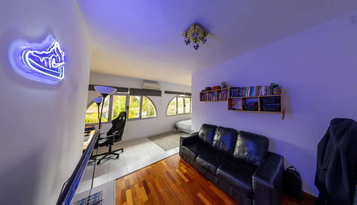 951d79a4-067e-41f2-b1a2-473a1009a13d