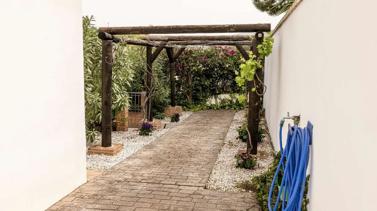 a57bb758-1fc8-4f39-b7d4-b5e60eba7b86