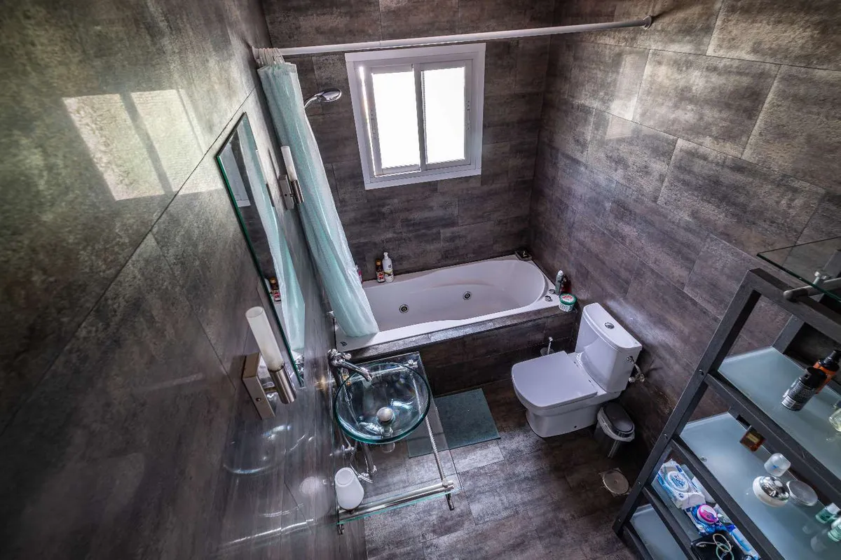 c5eb0454-726c-4db5-986c-2c72b5ff0b99