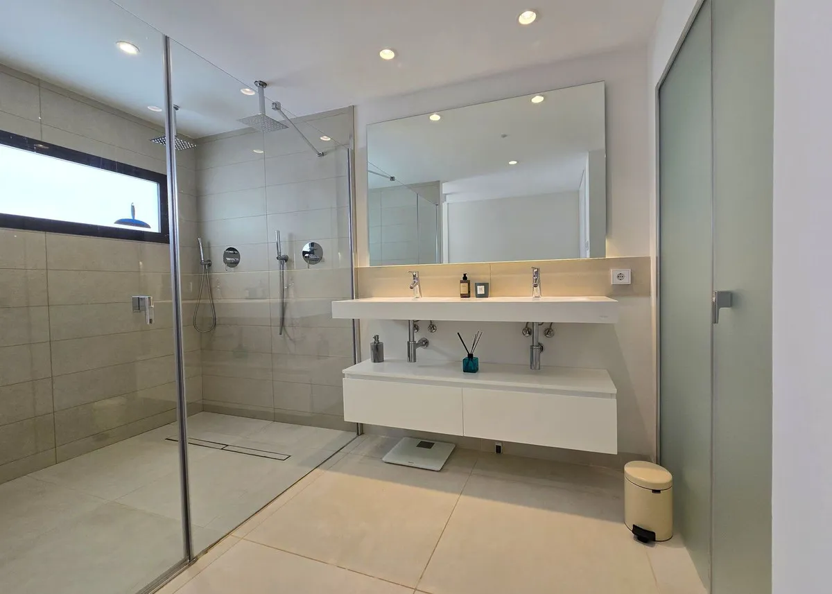 a9dec608-c532-4cc8-b7e5-481b42af74ce