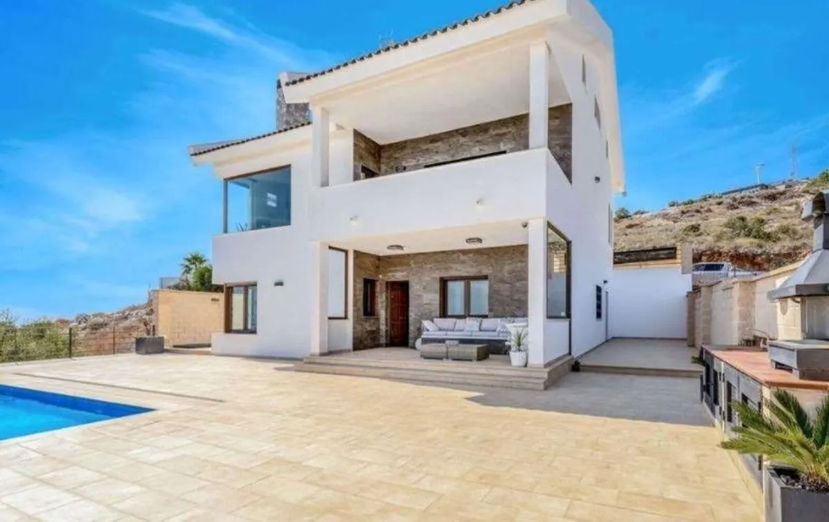 86f02ed7-c7eb-4b20-9176-425e3c2734b4