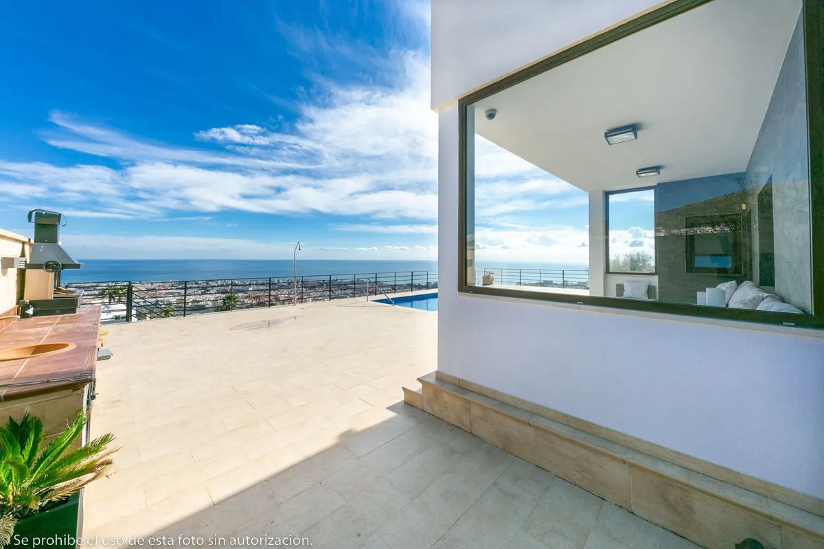 8d957e8d-ac96-46ac-8379-cec43f1c2616