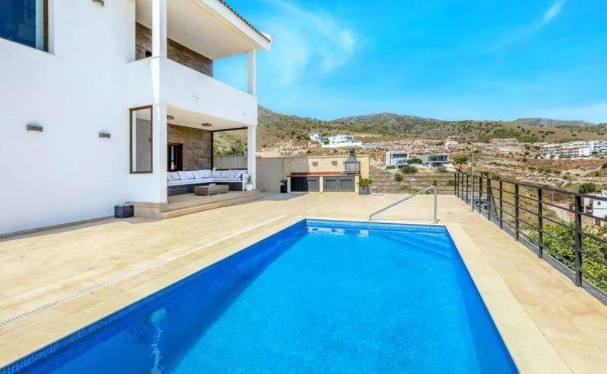 b8fce825-86fe-44ae-89cd-deb18ee25c0f