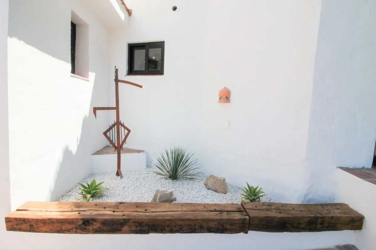 cc2c8162-6871-4ef4-91a4-2363108a4eee