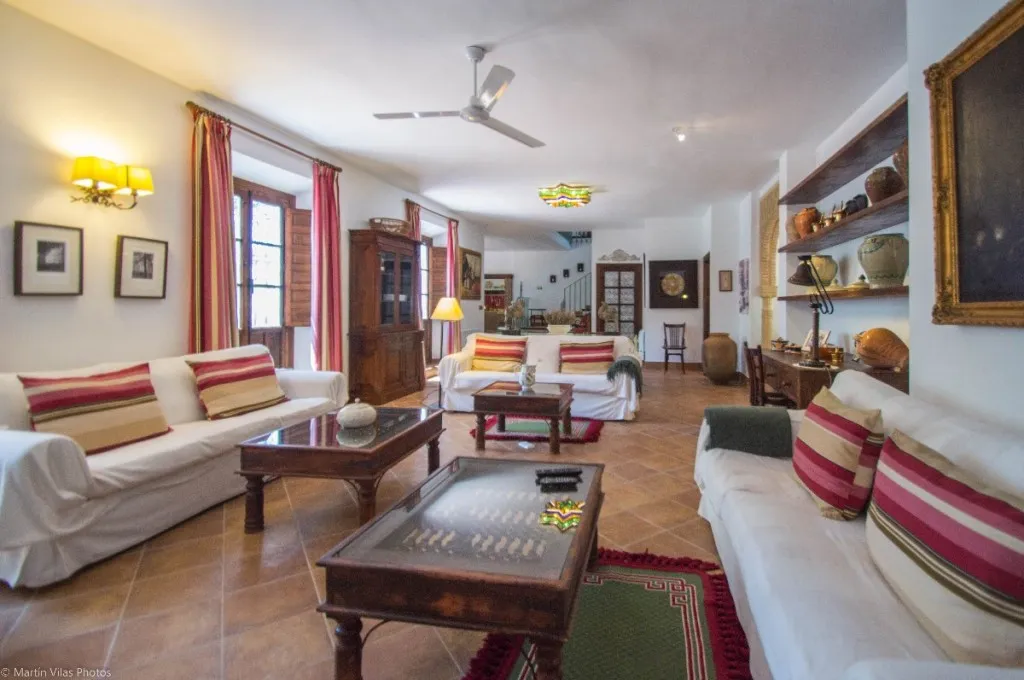 b6de915a-54bb-41d2-a450-baeddf701a31