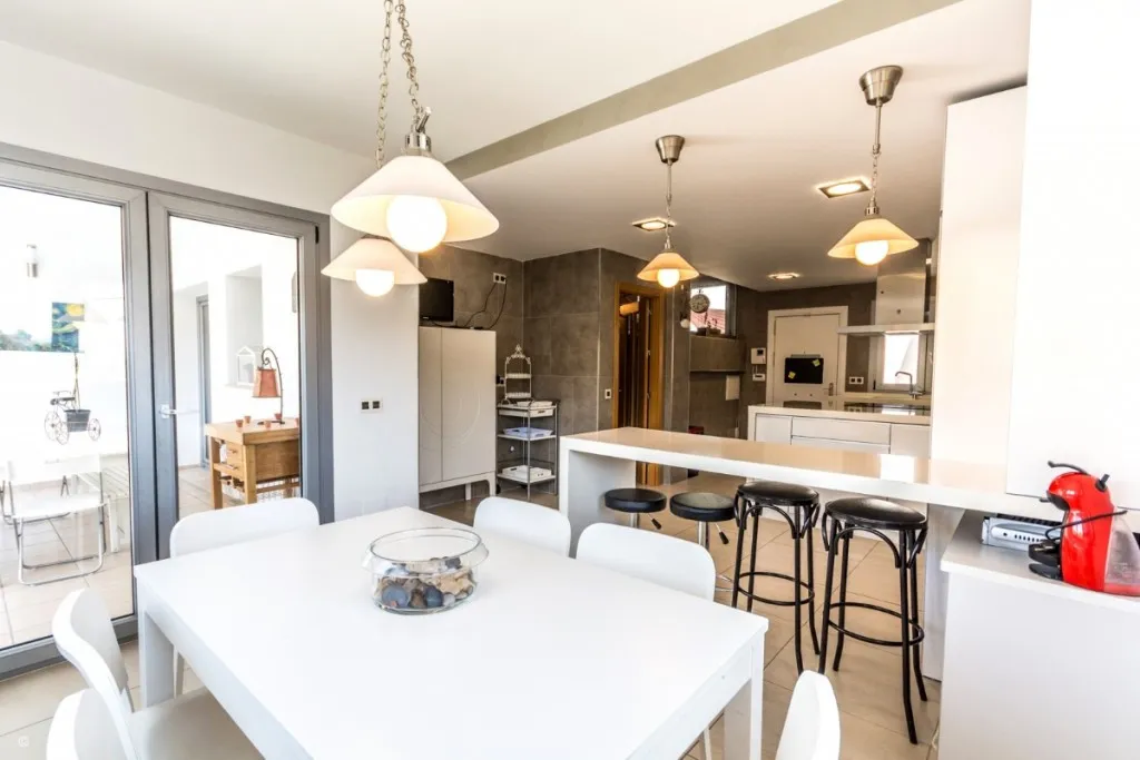 9b0f6298-7675-44d2-8ffb-0c4a09e13ece