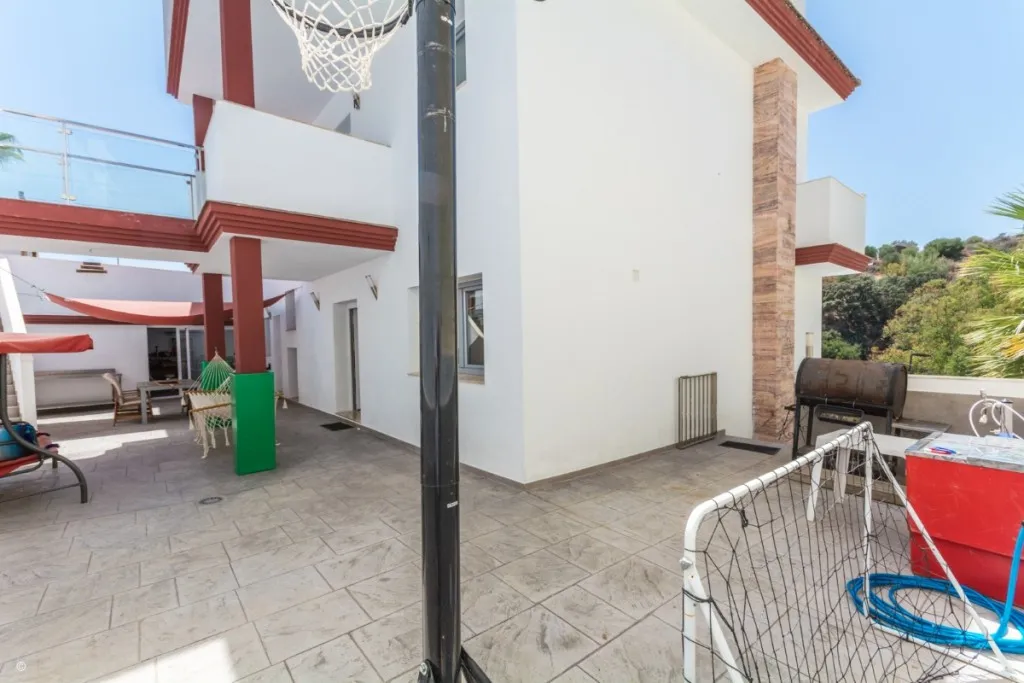 de8062be-51ff-442f-b1e9-f2c98d6d6d92