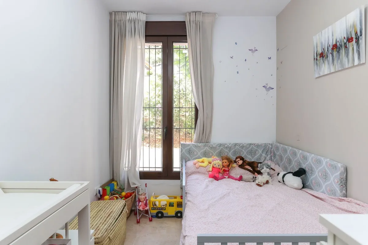 a1039c95-0822-42e2-a34d-4f58c585c93d