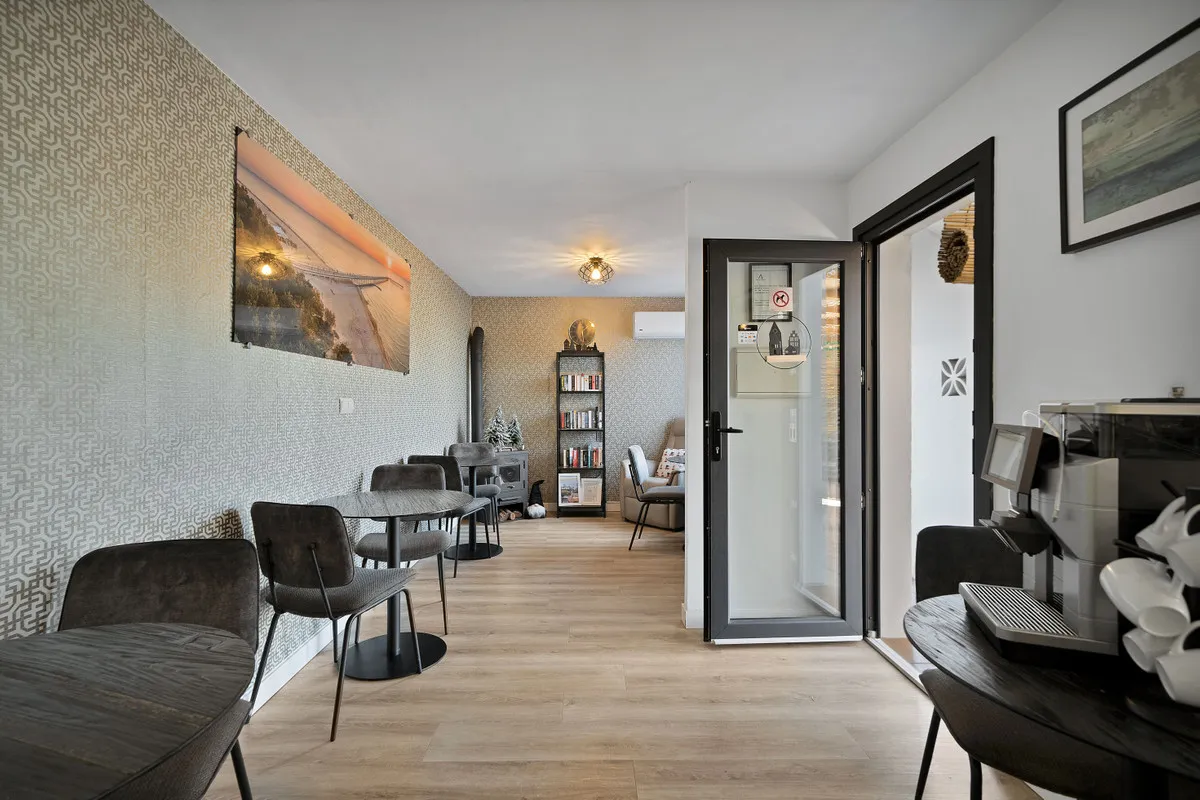 b15aa77a-a893-4c63-8d9f-4c60e1b40aa7