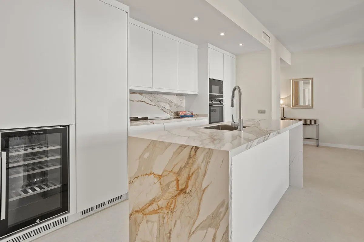 3ad934fa-a04a-4dc1-b5f3-9a04d95e7e37