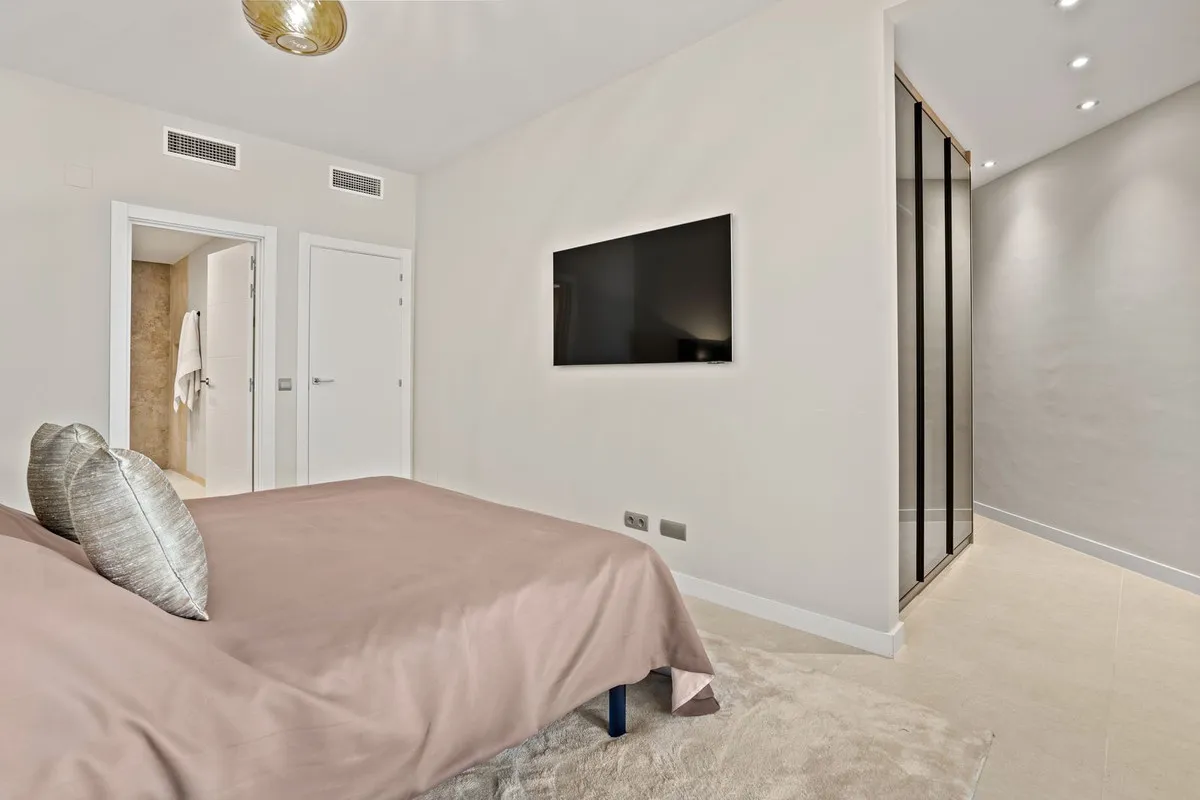 f9bef650-9dfb-4283-8200-774236a76eef