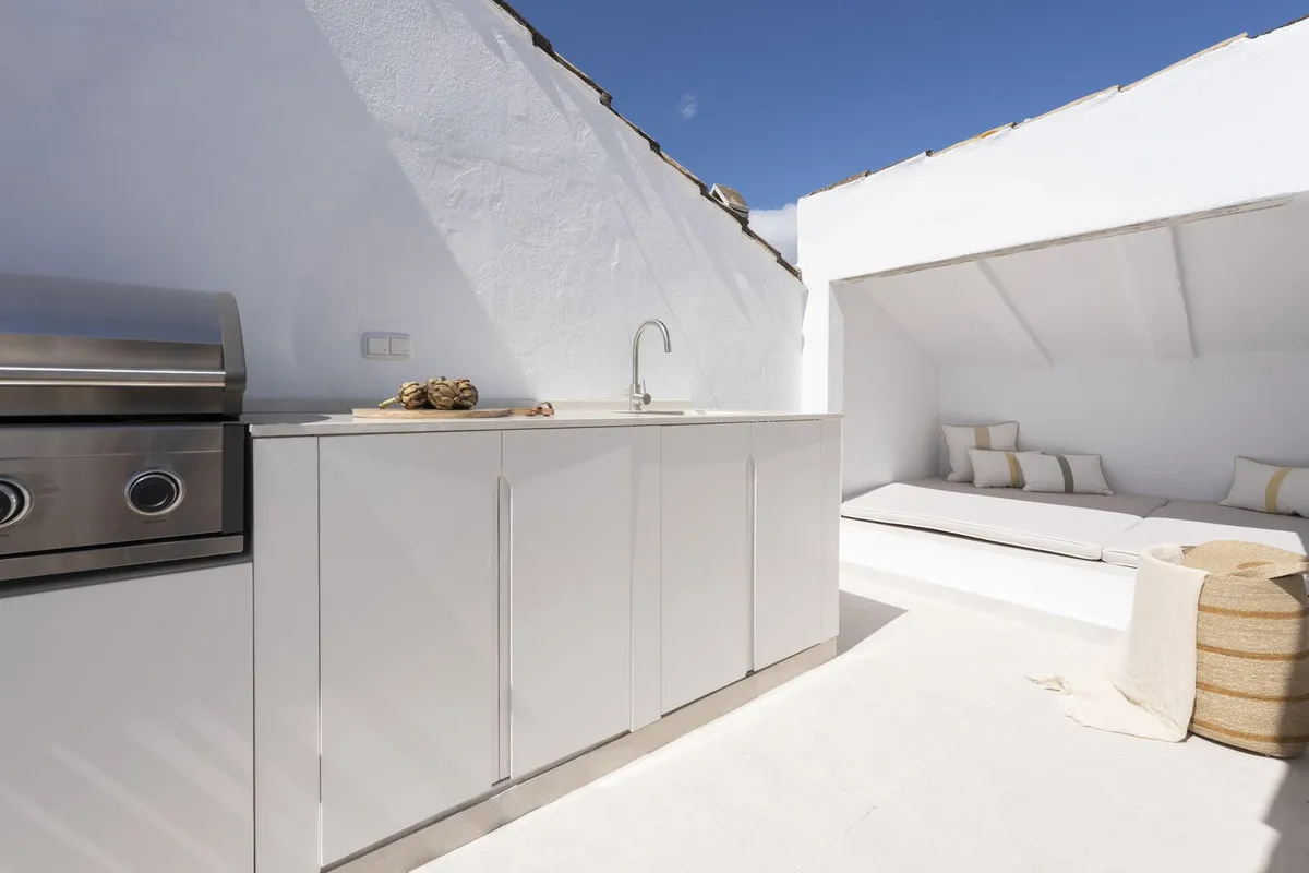 69c999b9-aea0-4026-968e-a75158a06e7b