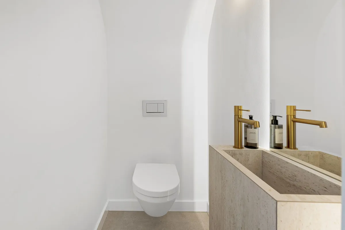 a48e2e0b-bd4b-4182-a81f-4fa54f27f4d3