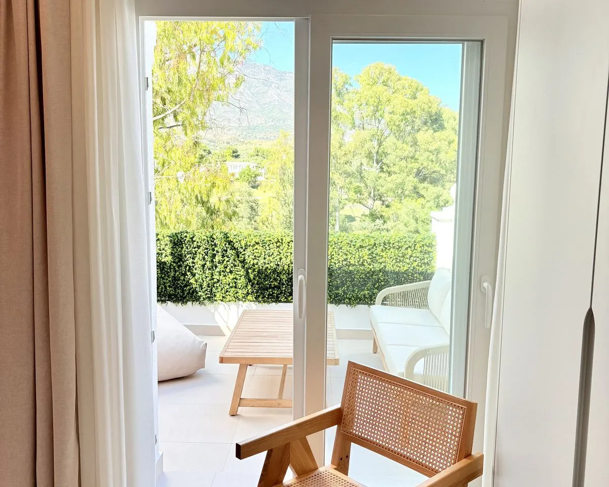 0acdf4b0-807d-4c84-96d8-236275bedc37