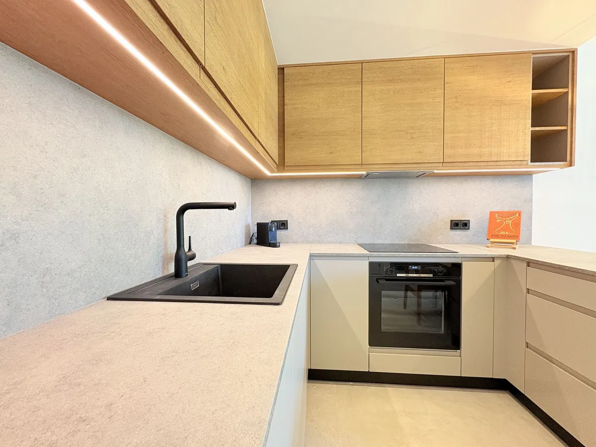 0d37f9b3-6195-48c1-b608-941fd6e0dcb8