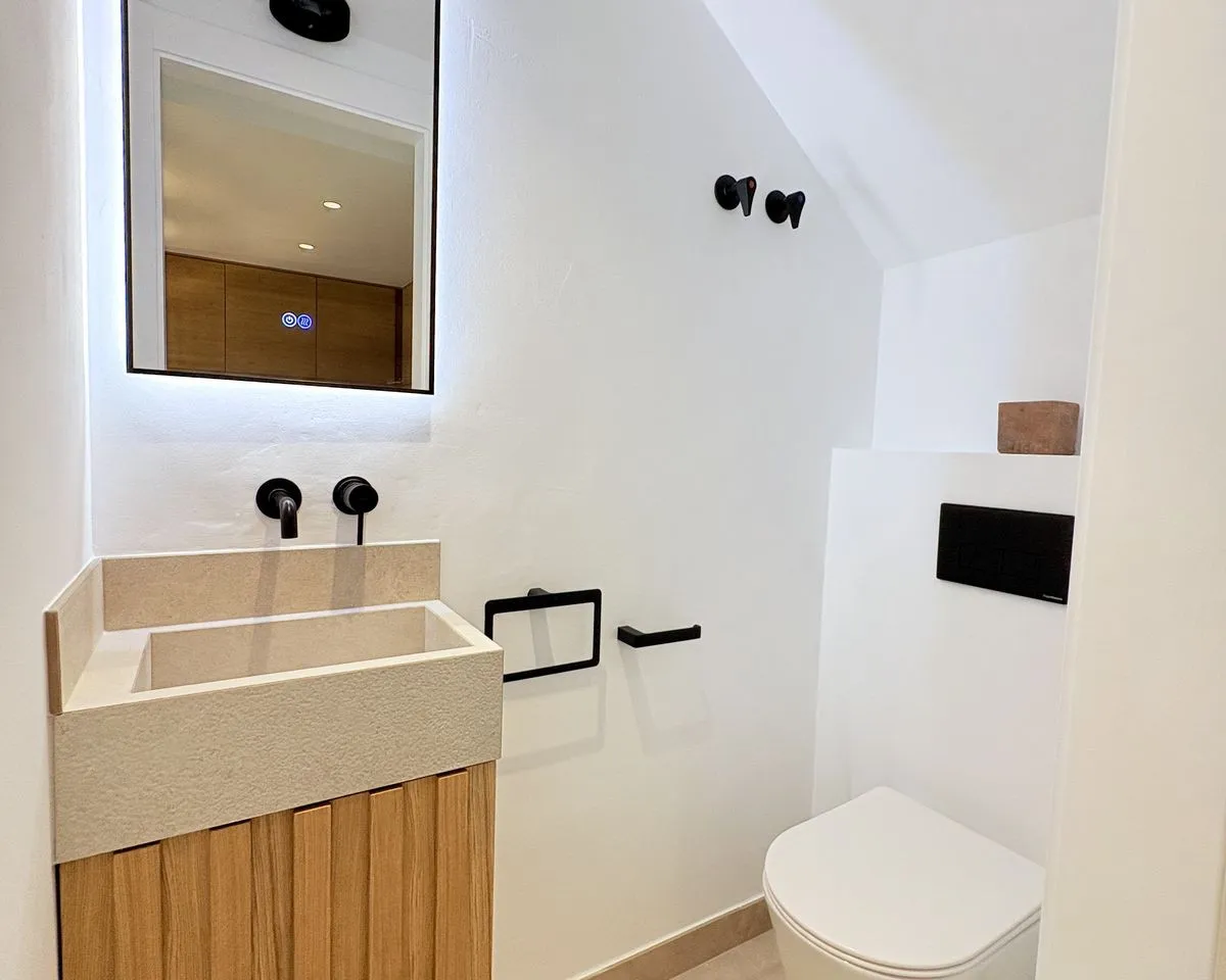 a6becd22-3d76-4f04-8243-76331a949e7b