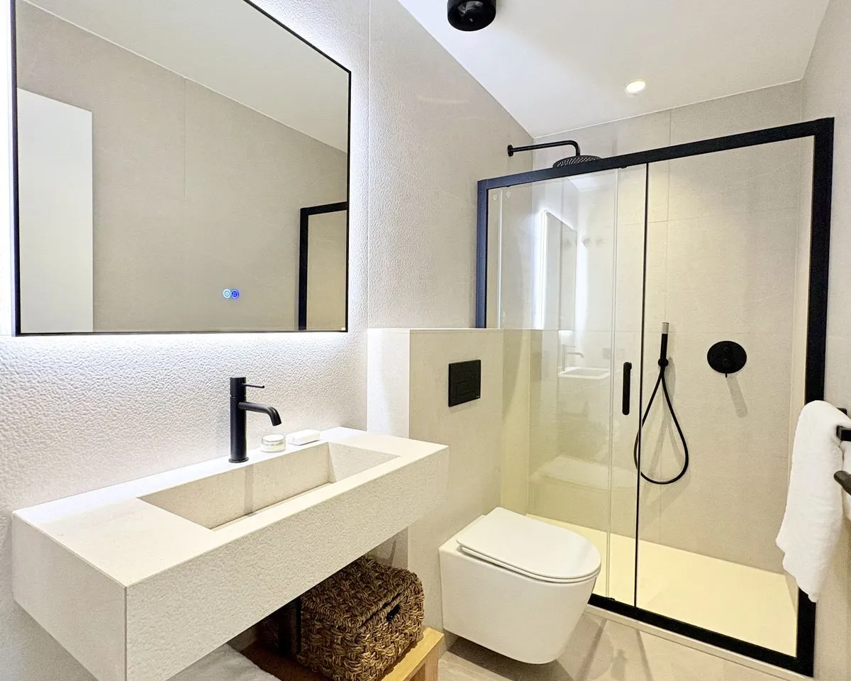 b97a9737-6e39-4c76-a69f-e5f2a1d91fa8