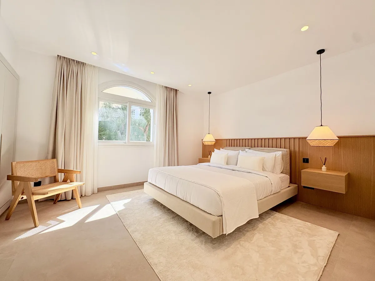 fc20d08d-138b-43b5-8dfd-40b8ae35757a