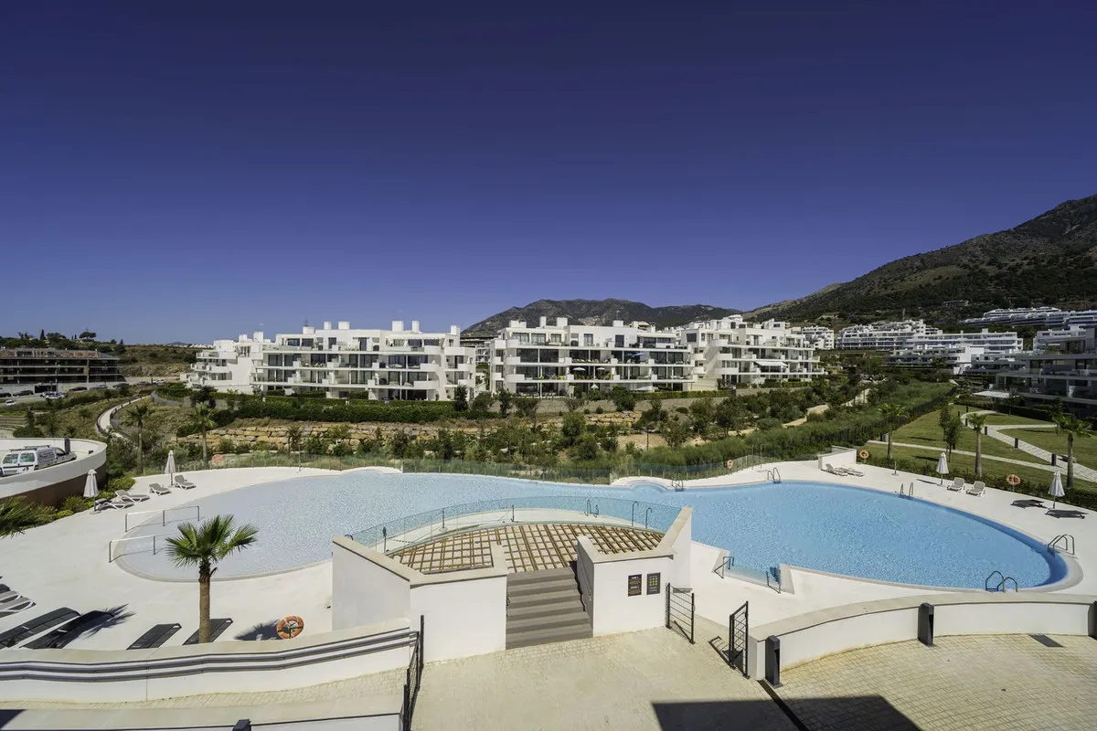 2432034c-b2ff-437c-b6a7-26c175bc817f