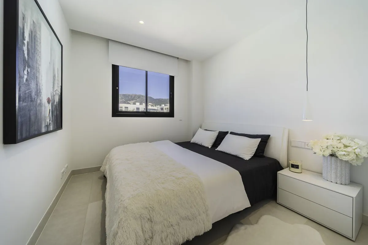 f493a0fe-fdfc-436a-935e-4f4233a72f56